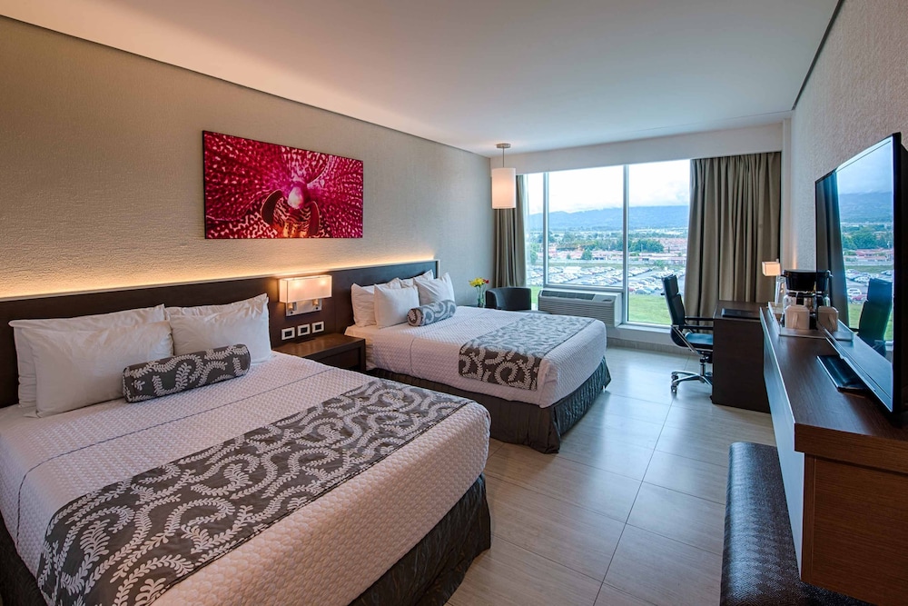 Standard Room, 2 Queen Beds photo 2