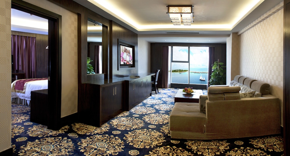 Business Suite with Sea View photo 3