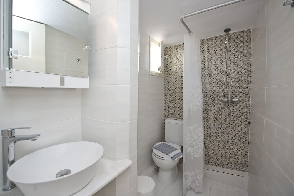 Basic Double Room photo 3