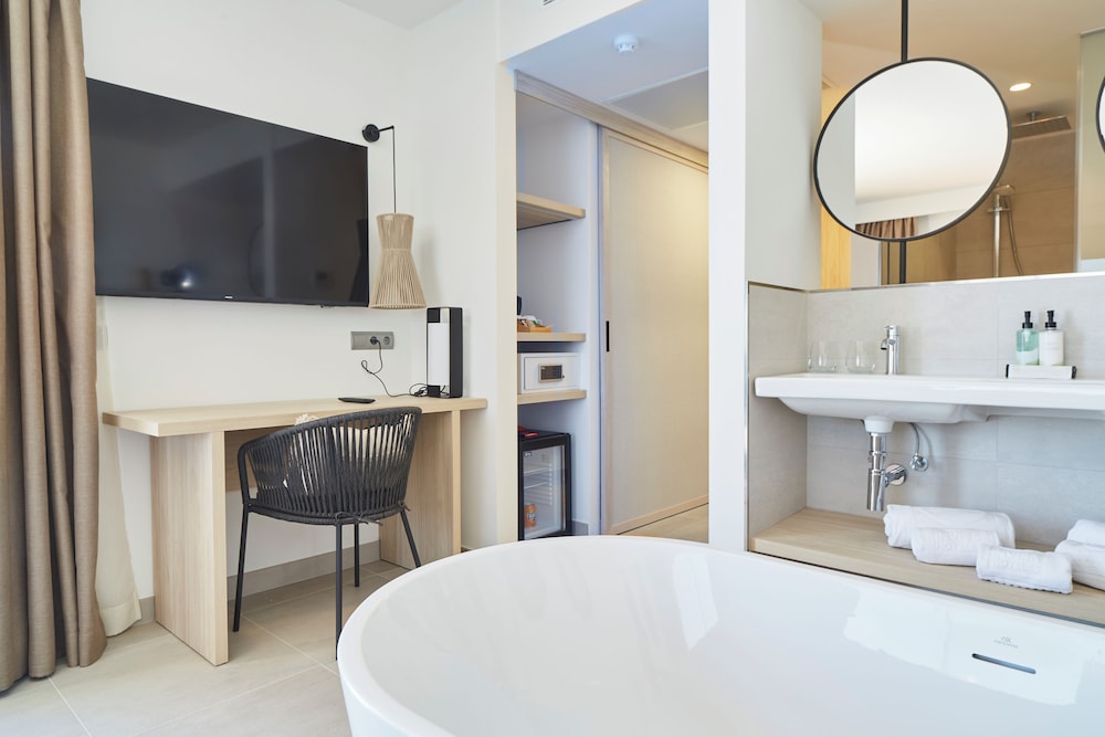 Inspire Adults, Sea View (2 Adults) photo 3