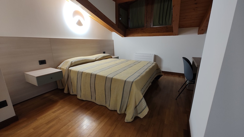 Room photo 2