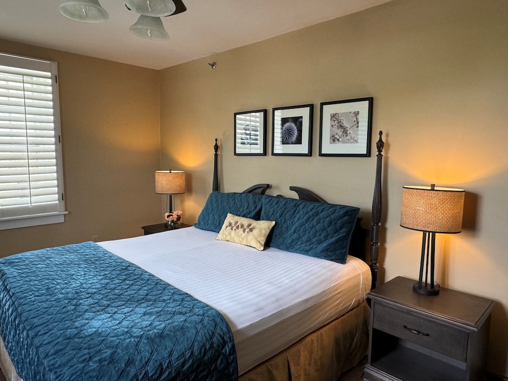 Main Stone Lodge South Side Room with One Queen Bed - Photo 1