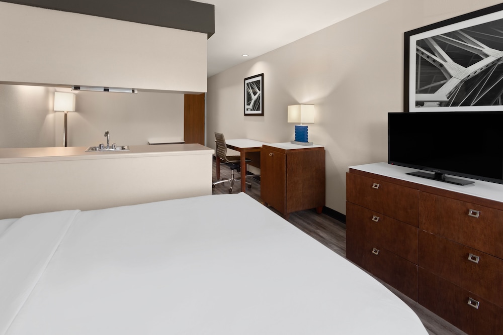 Suite, 1 Queen Bed, Accessible, Non Smoking - Photo 9