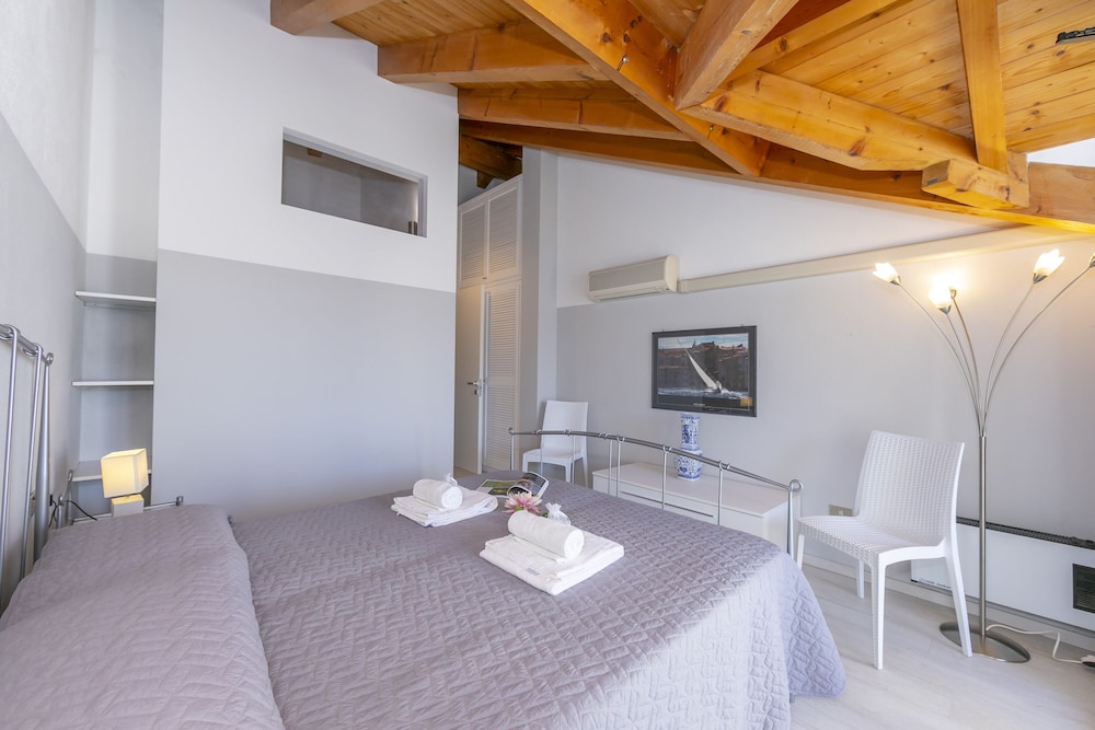 Family Apartment, 1 Bedroom, Lakeside (Blu Lake apartment on Ghiffa Beach)