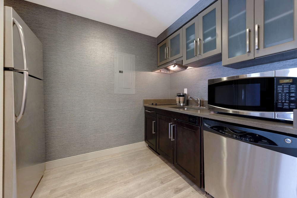 Two-Bedroom Suite - Non-Smoking thumbnail 6