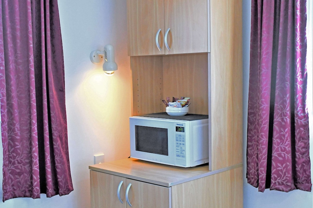 Room, Multiple Beds, Non Smoking - Photo 13