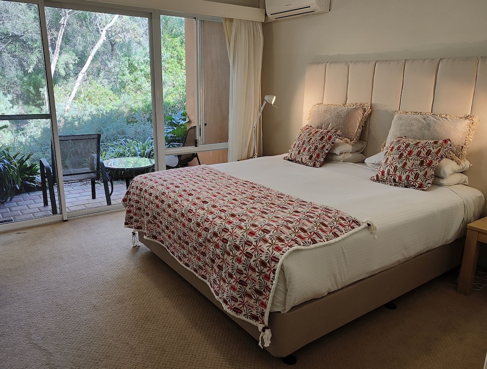 Luxury Room, 1 King Bed, Garden View (Cowaramup) photo 3