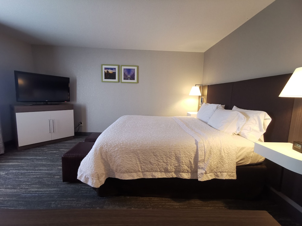 Standard room with king bed - Photo 2