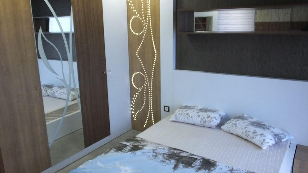 Garden Floor Apartment ,1 Bedroom