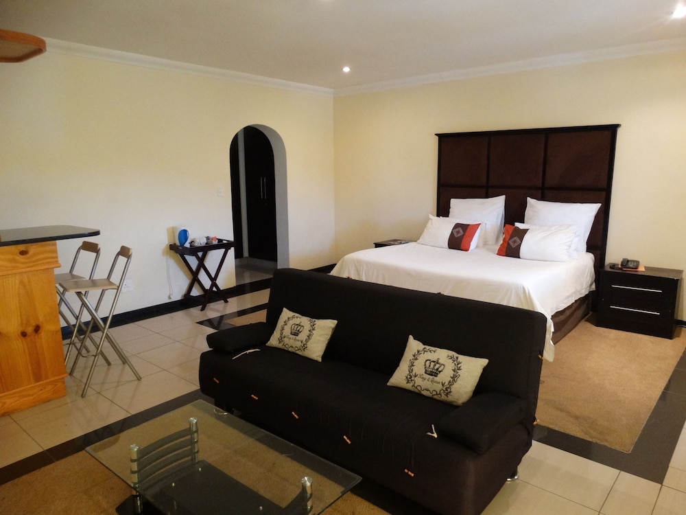 Luxury King Suite photo 3