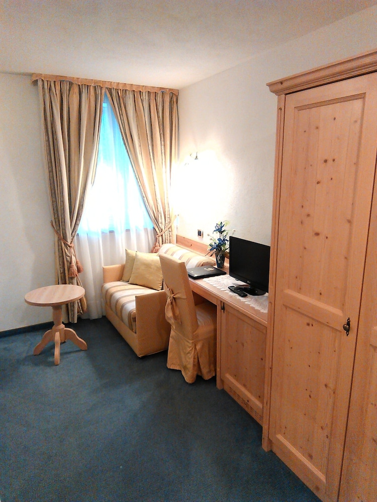 Standard Double Room photo 3