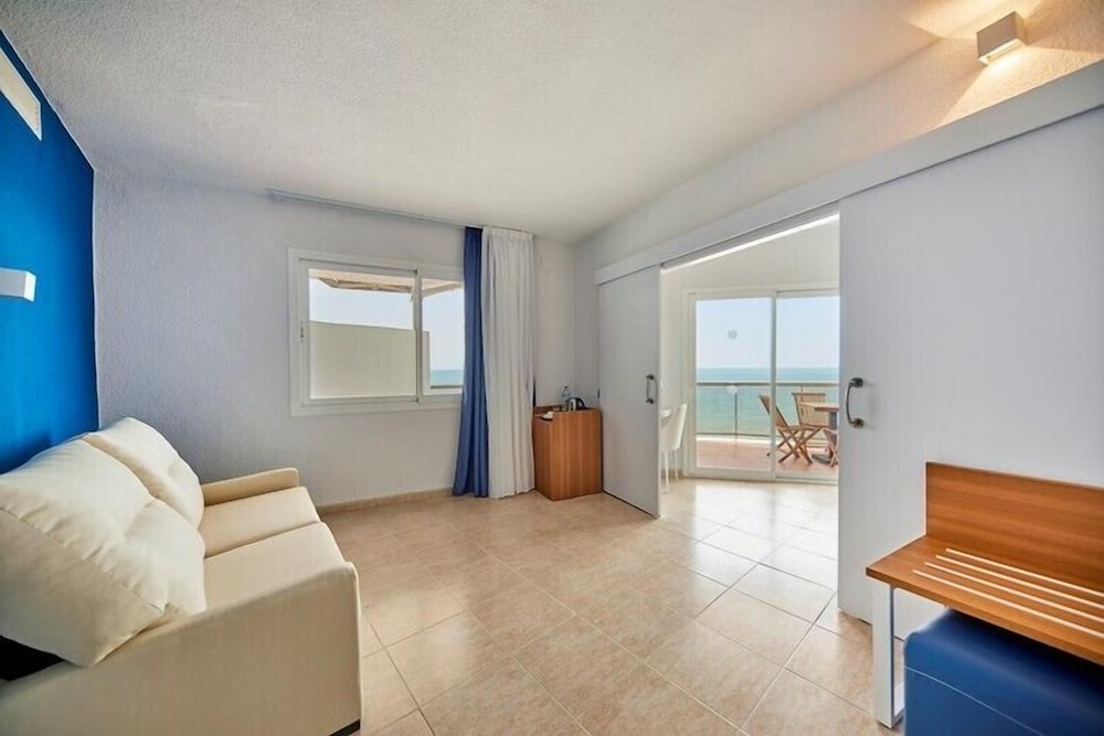 Junior Quadruple Room, Sea View - Photo 6