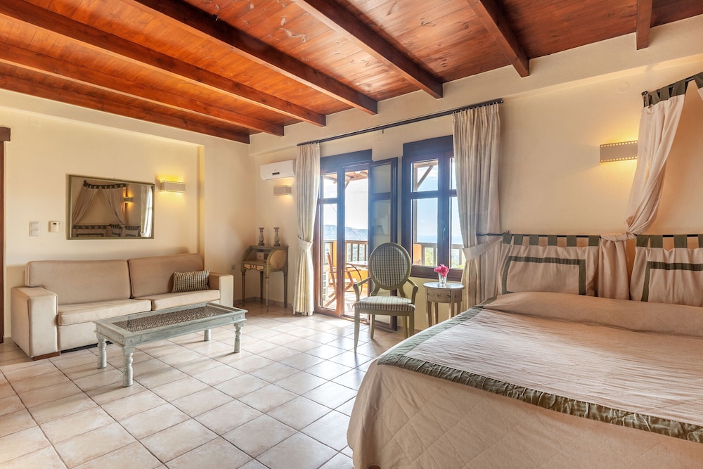 Superior Room, Jetted Tub