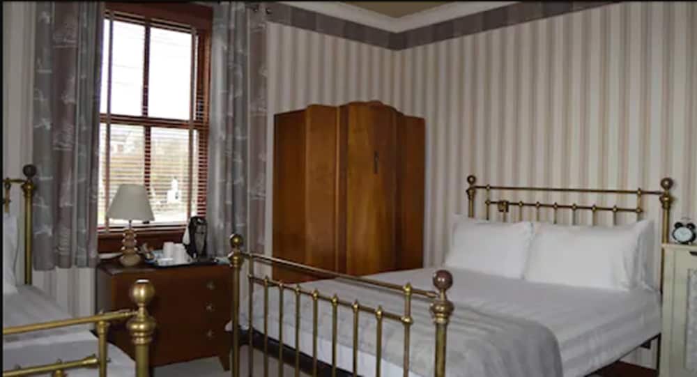 Double or Twin Room (Large) photo 1