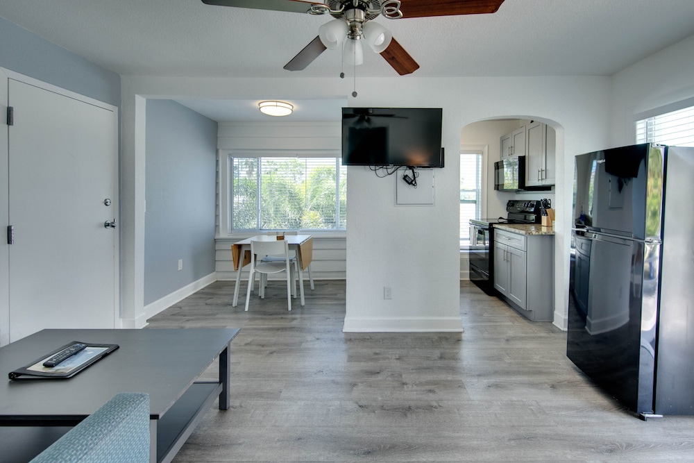 Family Condo, 1 Queen Bed with Sofa bed, Kitchen (Upstairs)