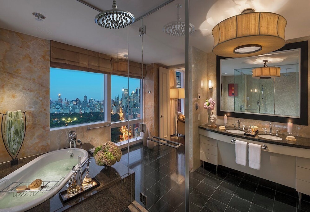 Presidential Suite thumbnail 6