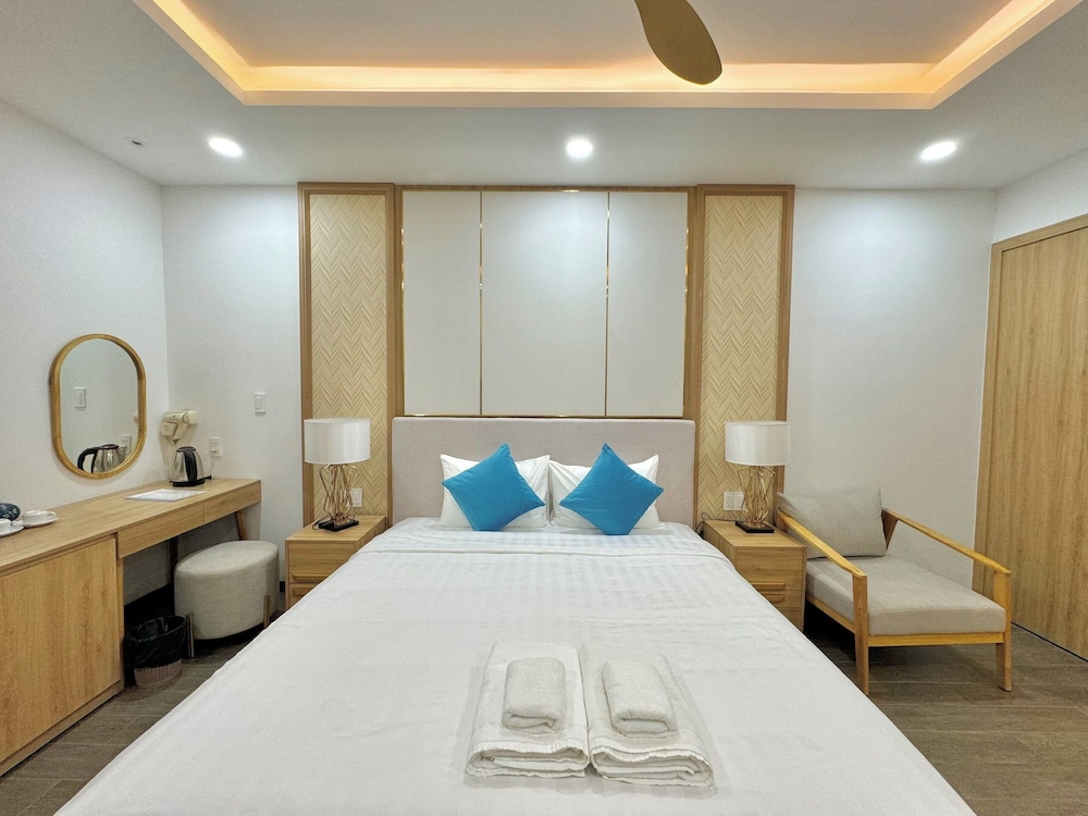 Double Room, 1 King Bed, No Windows