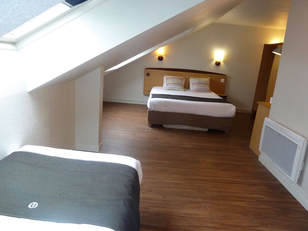 Standard Room, Multiple Beds - Photo 6