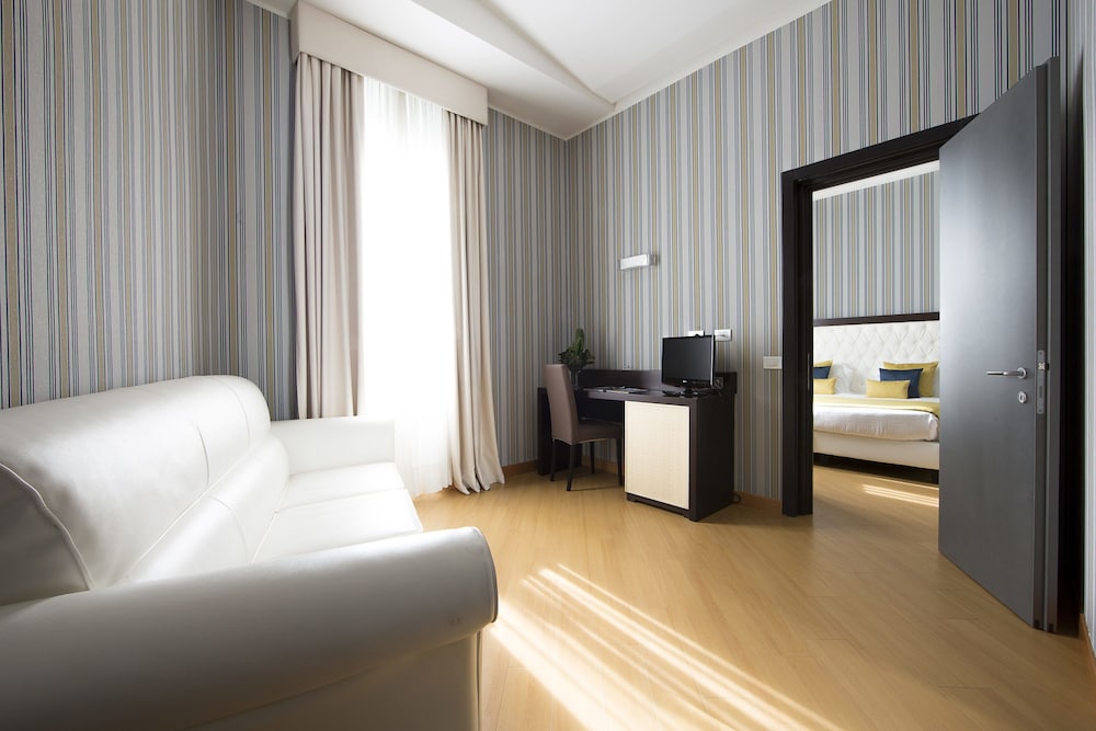 Junior Suite - Photo 1
