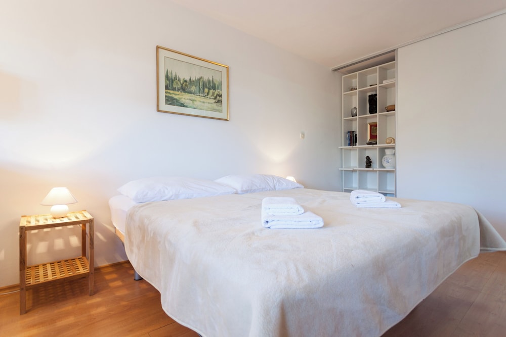 Studio, Terrace (0 Bedroom)