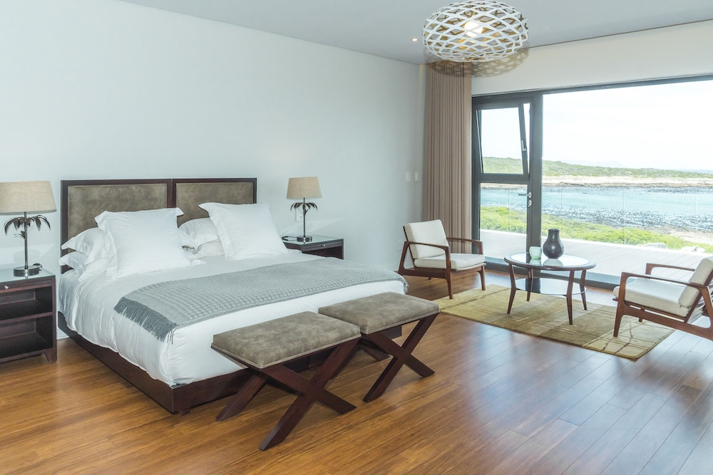 Luxury Sea Facing Twin photo 3