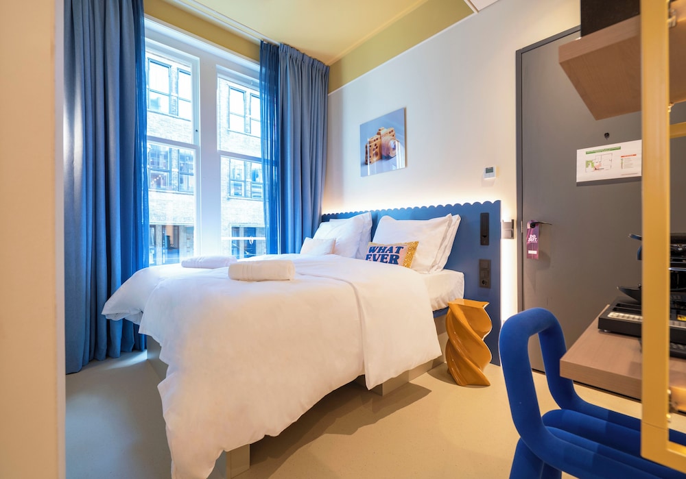 Deluxe twin / double room with balcony