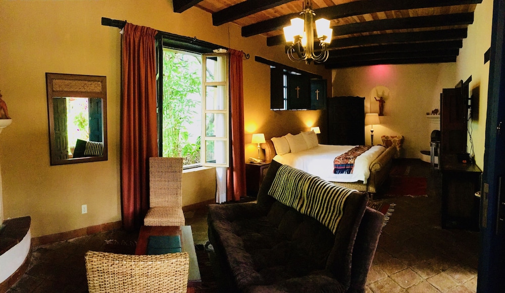Luxury Suite, 1 King Bed photo 3