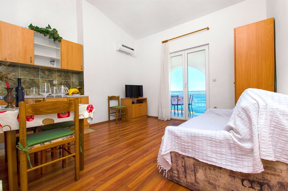 Apartment (A2)