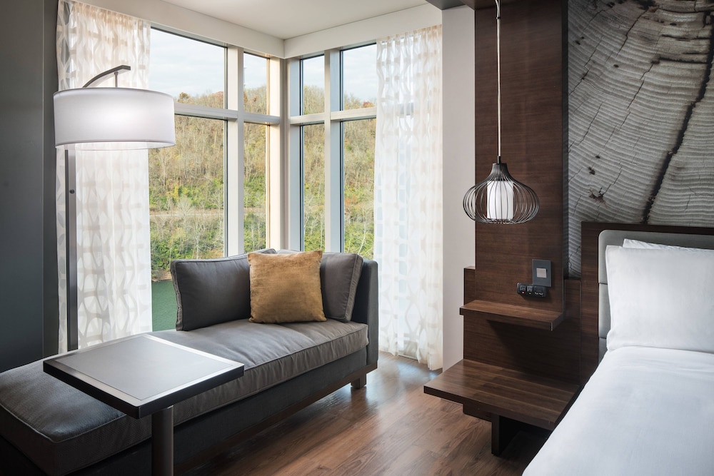 Room, 1 King Bed with Sofa bed, River View - Photo 8
