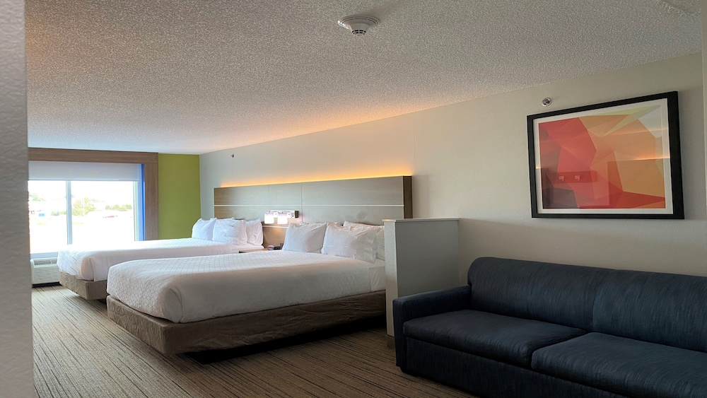 Suite, Multiple Beds - Photo 8