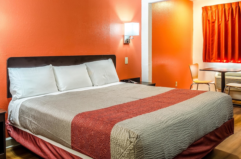 Standard Suite, 1 King Bed, Accessible, Non Smoking photo 3