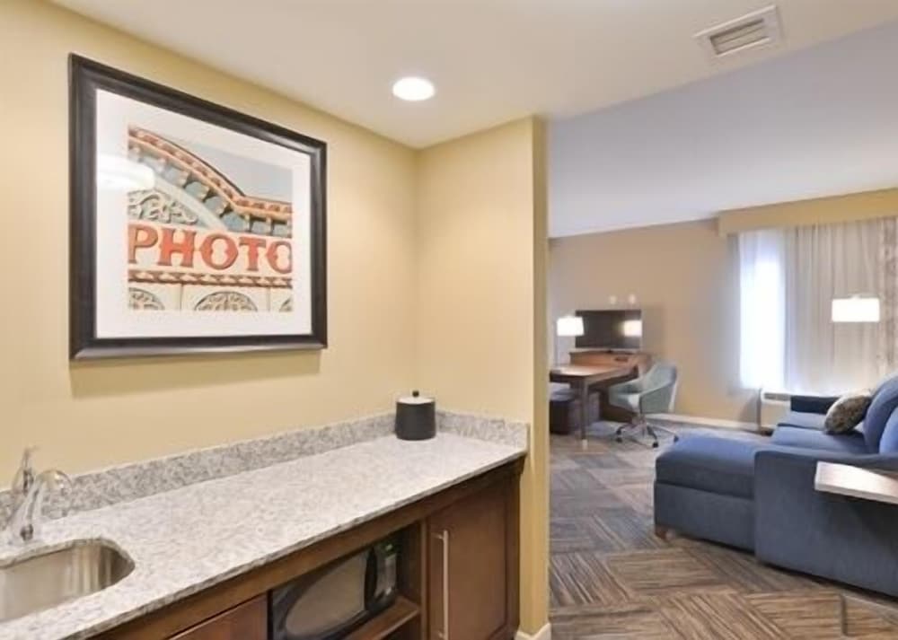 Studio, 1 King Bed, Non Smoking, Refrigerator & Microwave photo 2