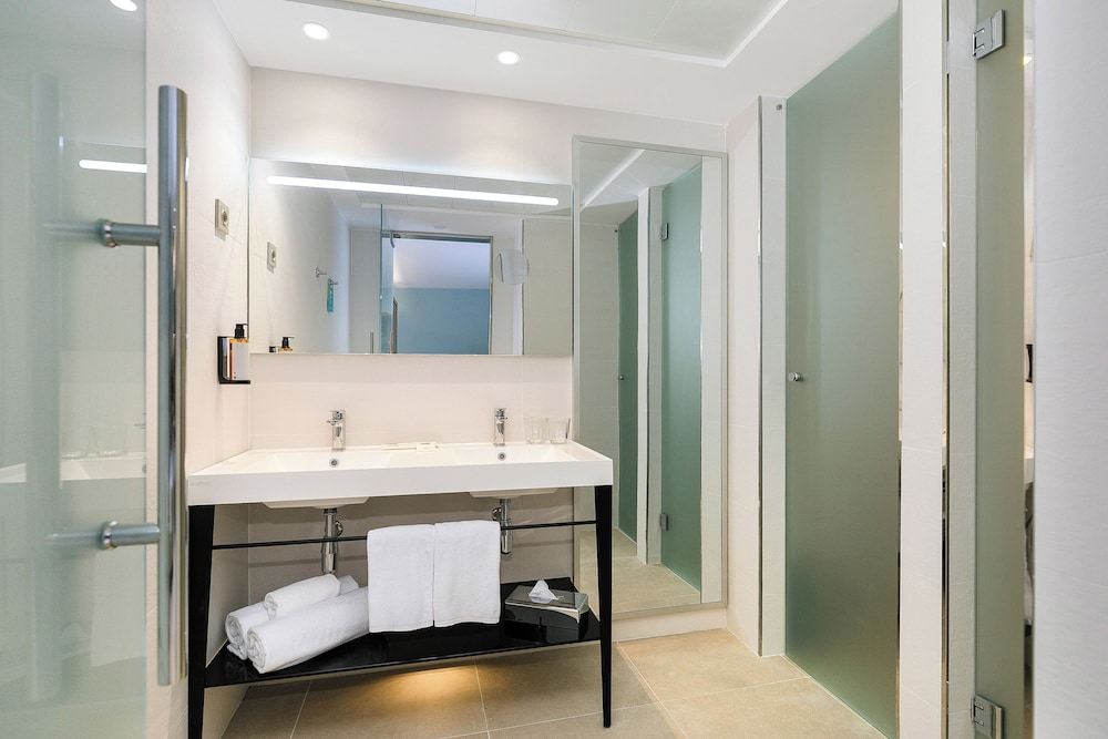 Superior Topfloor Sea View Room thumbnail 5