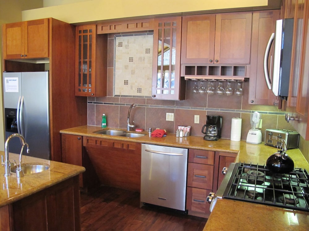 Deluxe House (Laurel Ridge) photo 2