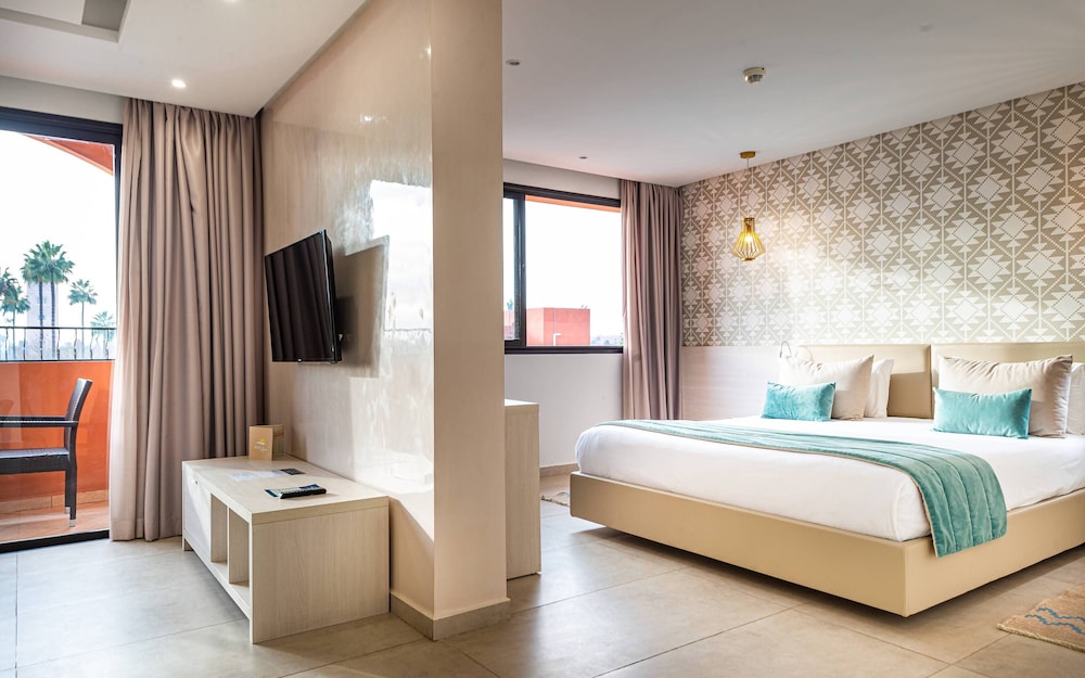 Junior Suite, Pool View