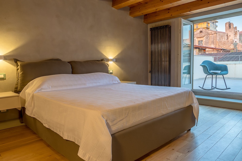 Deluxe Suite, 2 Bedrooms, City View photo 3