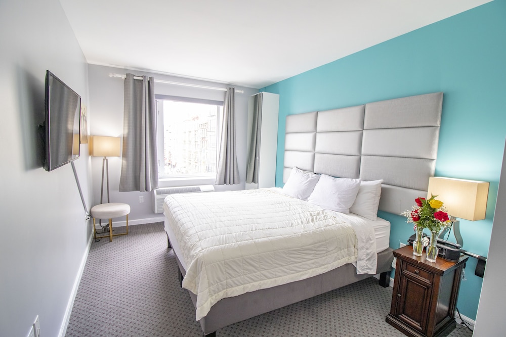 Standard Room 1 King Bed City View photo 1
