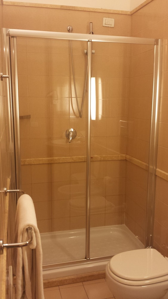 Classic Quadruple Room - Photo 4