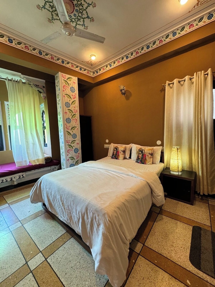 Non Ac Queen Bed Room