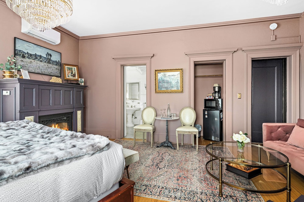 Selina Louis Suite photo 3