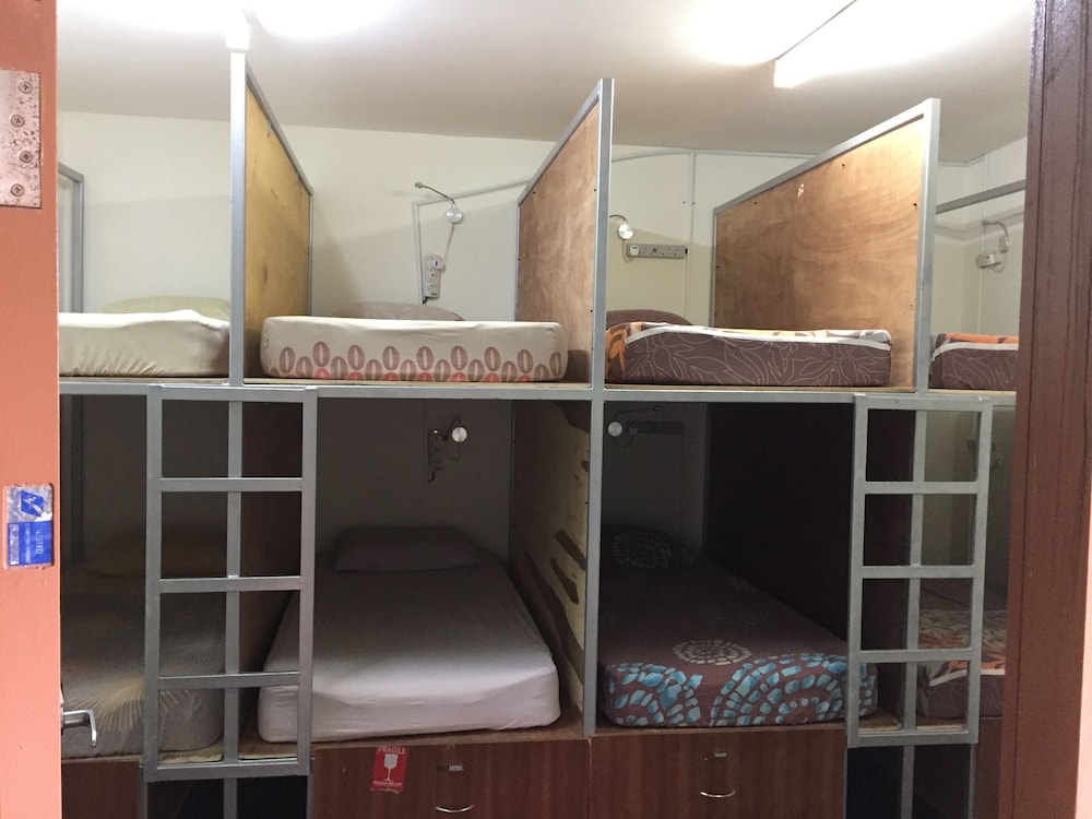 4-Bed Mixed Dorm photo 2
