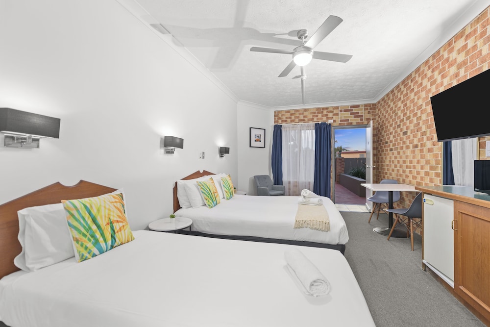 Standard Room, Non Smoking (Queen &Single)