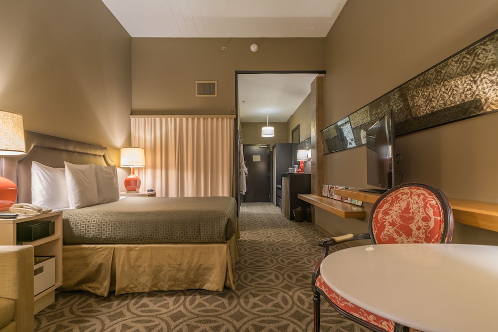 Luxury Loft, 1 King Bed, Bathtub photo 3