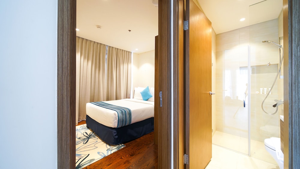 Premier Suite, 1 Bedroom (guests age 18-59) - Photo 4
