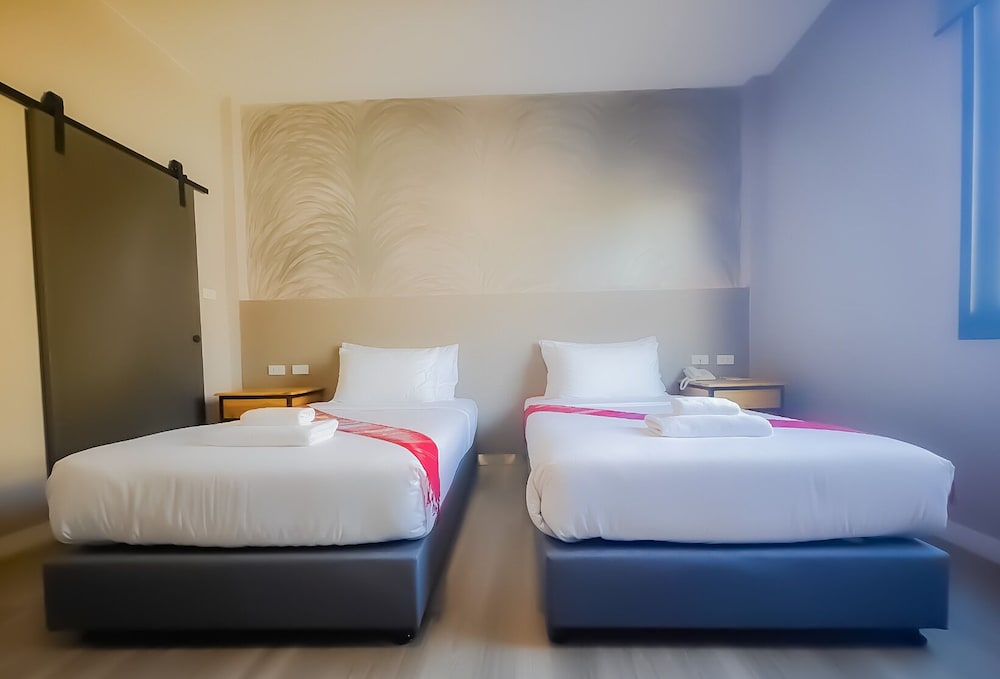 Standard Double or Twin Room - Photo 9