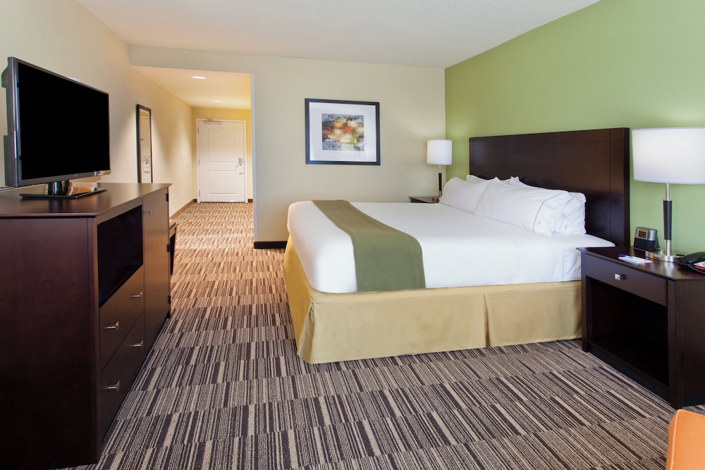 Standard Room, 1 King Bed with Sofa bed (Walk-In Shower) photo 2