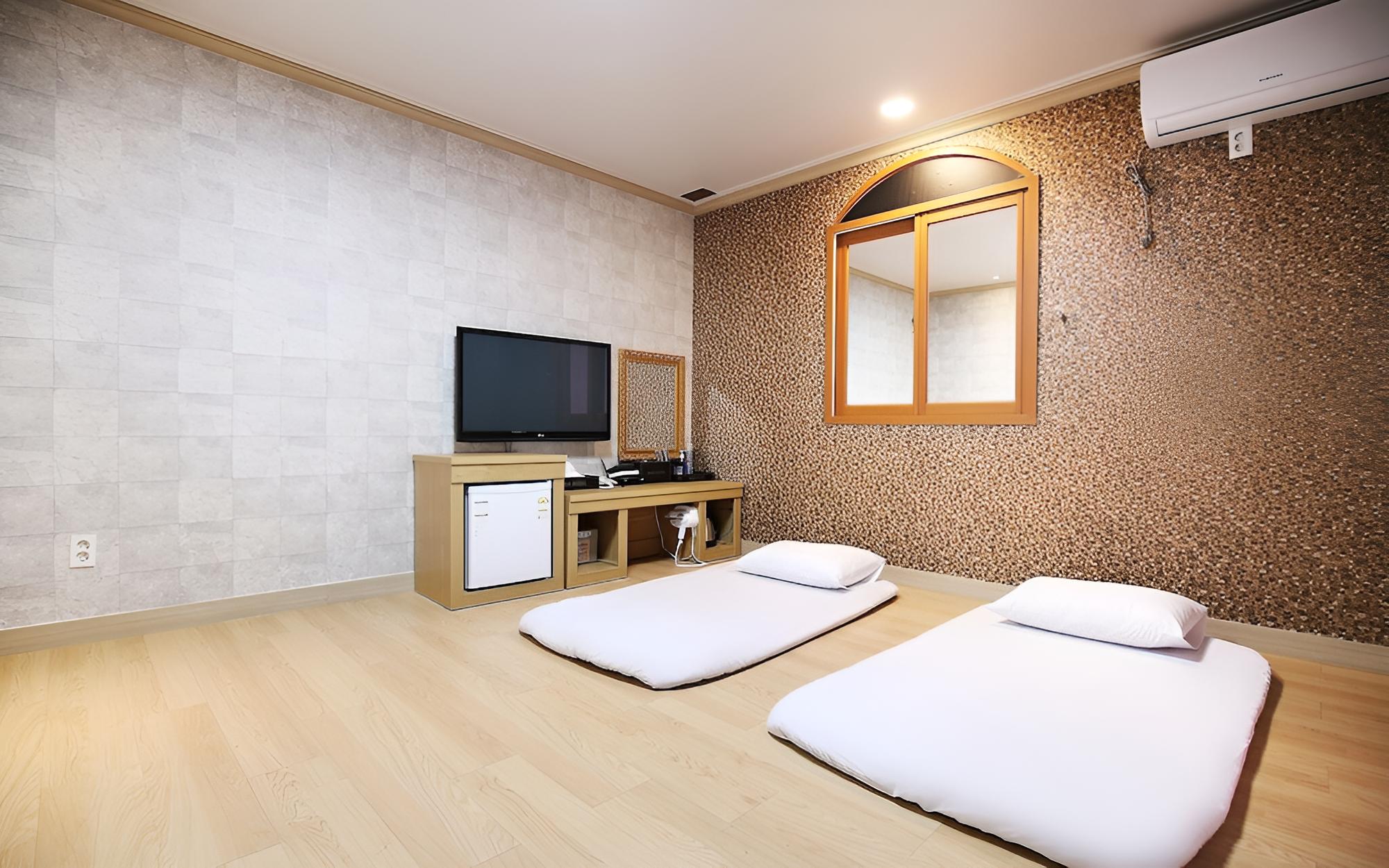 Room (Ondol Room) - Photo 3