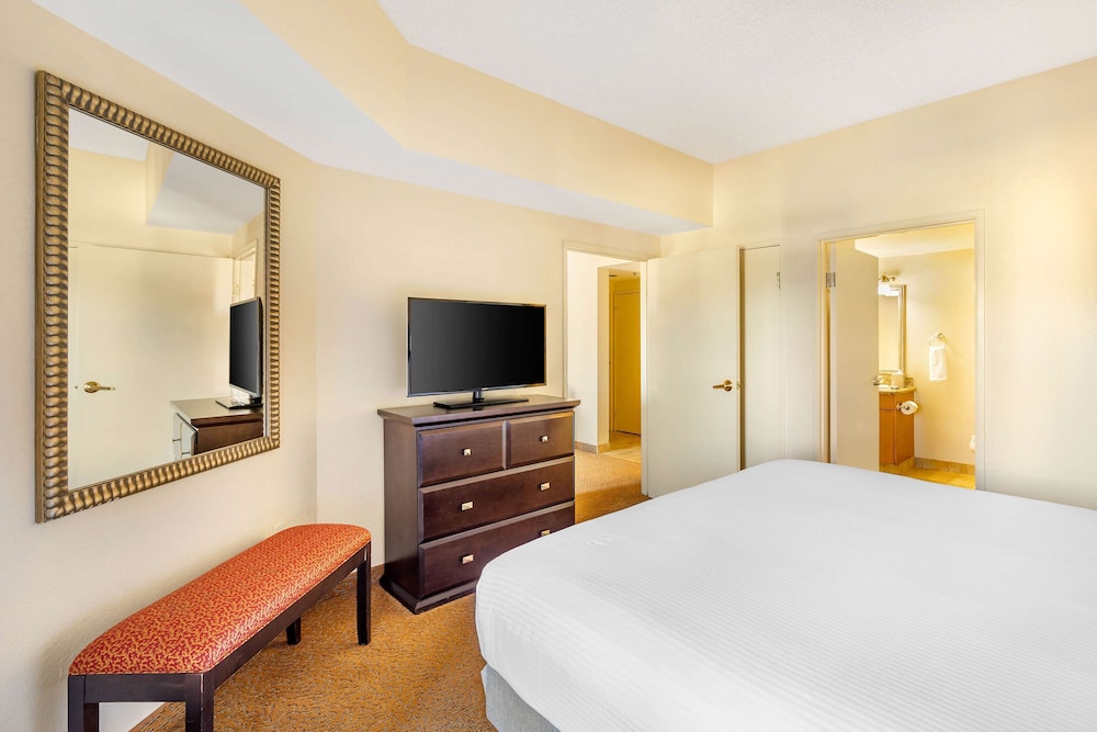 1 BEDROOM 1 KING SUITE AND SOFABED - Photo 2