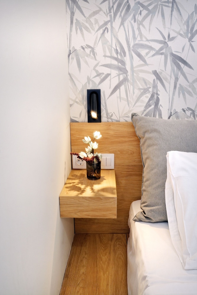 Signature Suite, 1 Queen Bed with Sofa bed, Ground Floor photo 2
