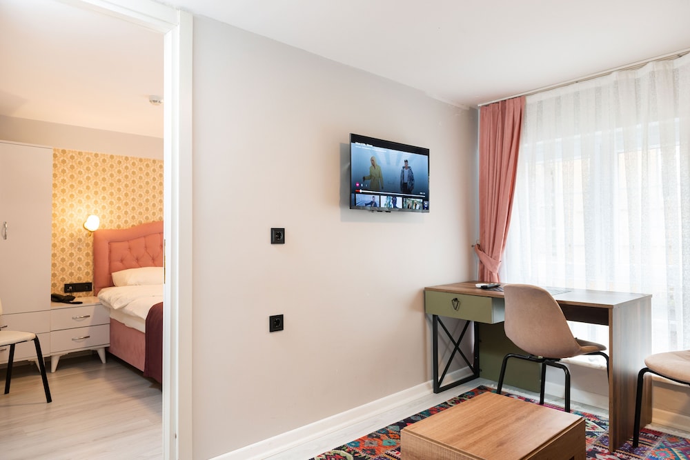 Economy Suite (Low Ceiling) photo 1